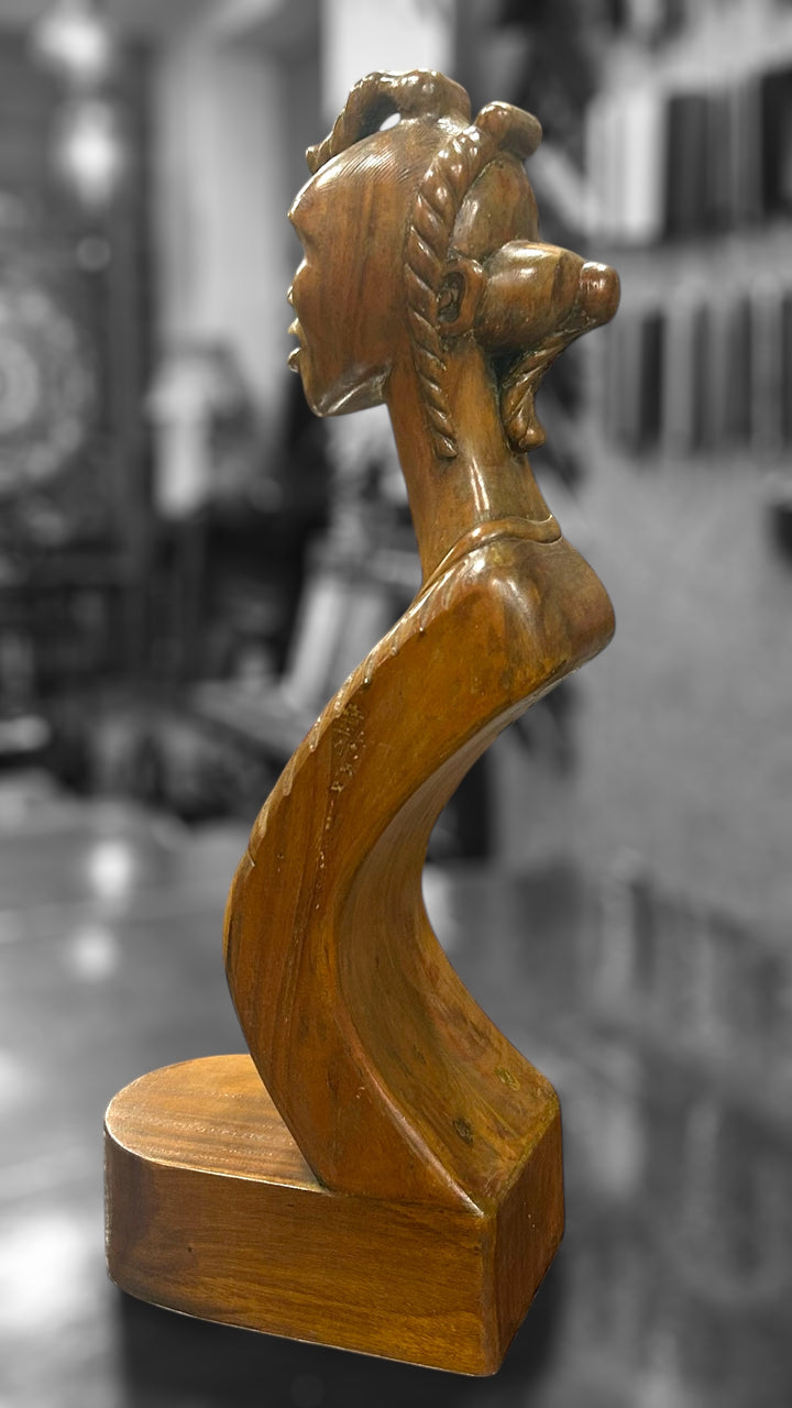 The Queen - Wood Sculpture