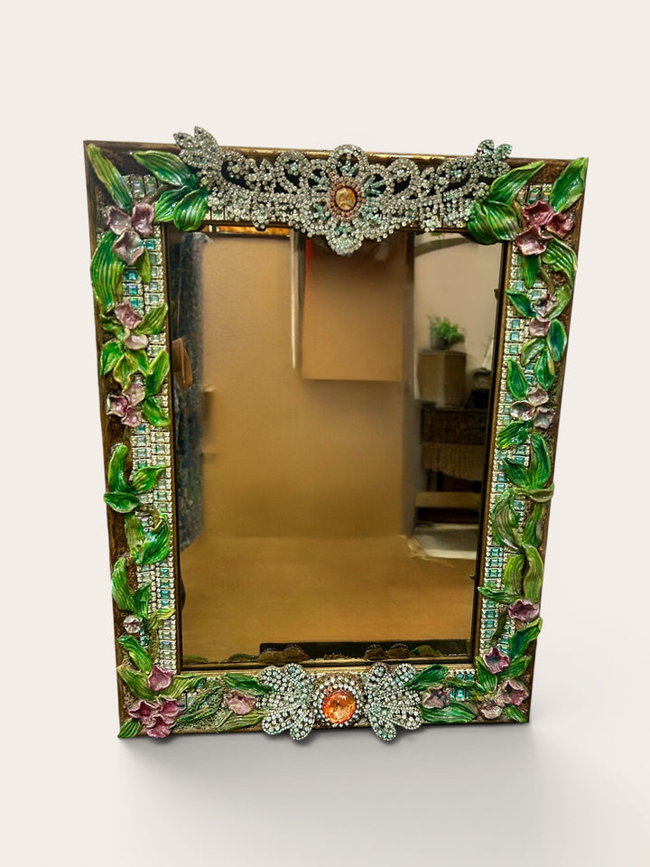 The Queen's Mirror