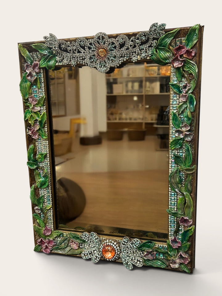 The Queen's Mirror