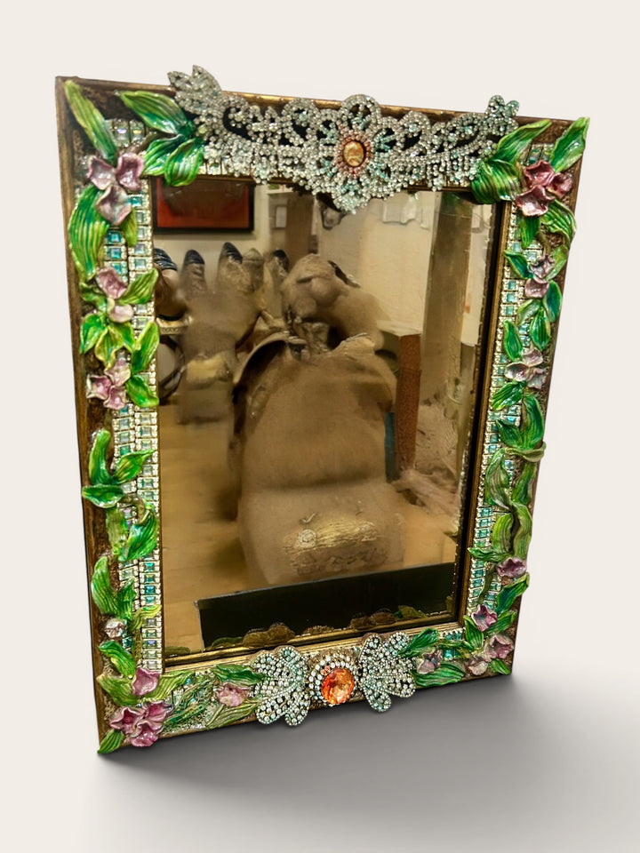 The Queen's Mirror