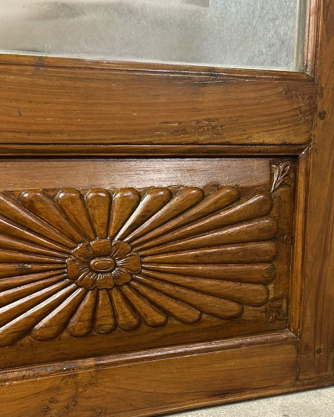 Nadia Mirror Art Decor